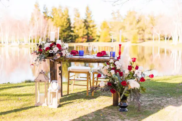 Bride and groom sweetheart table - Holley Elizabeth Photography