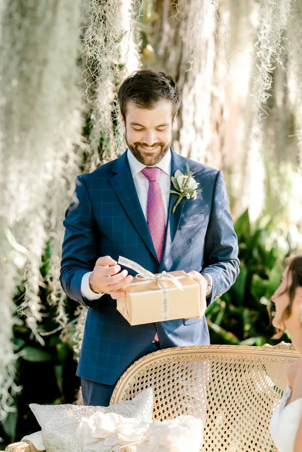 Blue Suit for groom - Photography: Hi Volt Studios