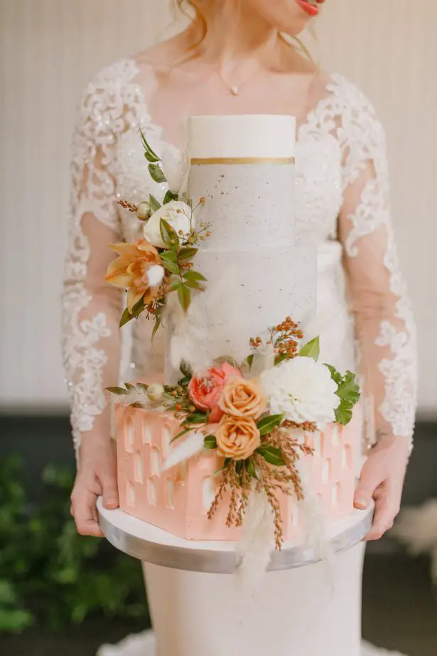 Fall wedding cake with coral details - Andrea Zajonc Photography