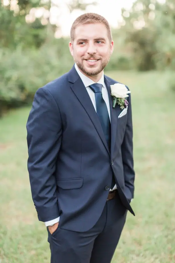 Groom wearing a navy blue suit - Photography: The Hendricks 