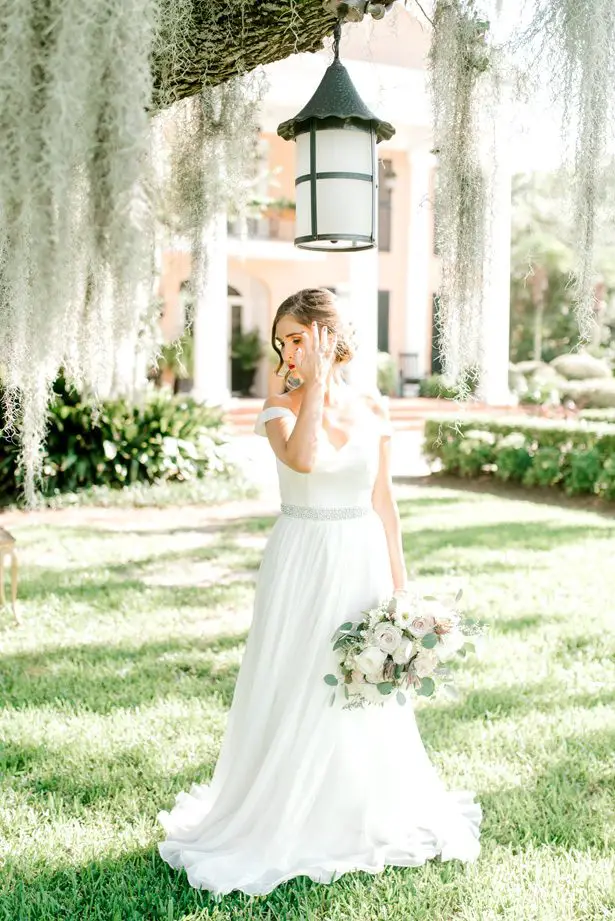 Sophisticated Bride - Photography: Hi Volt Studios