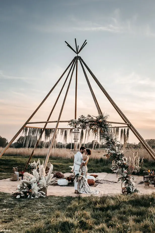 Pampas grass boho wedding - Emma Hill Film & Photography