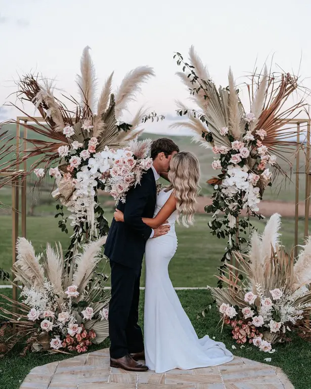 Pampas grass wedding ceremony decor - Photography: The Evoke Company