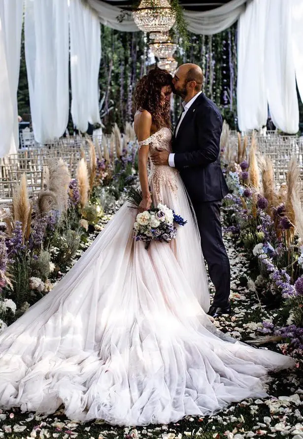 Pampas grass wedding ceremony decor - Photography: Lilly Red