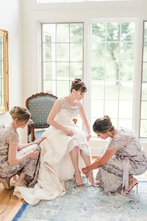 Bride Getting Ready for the wedding -Photo by Stephanie Kase Photography