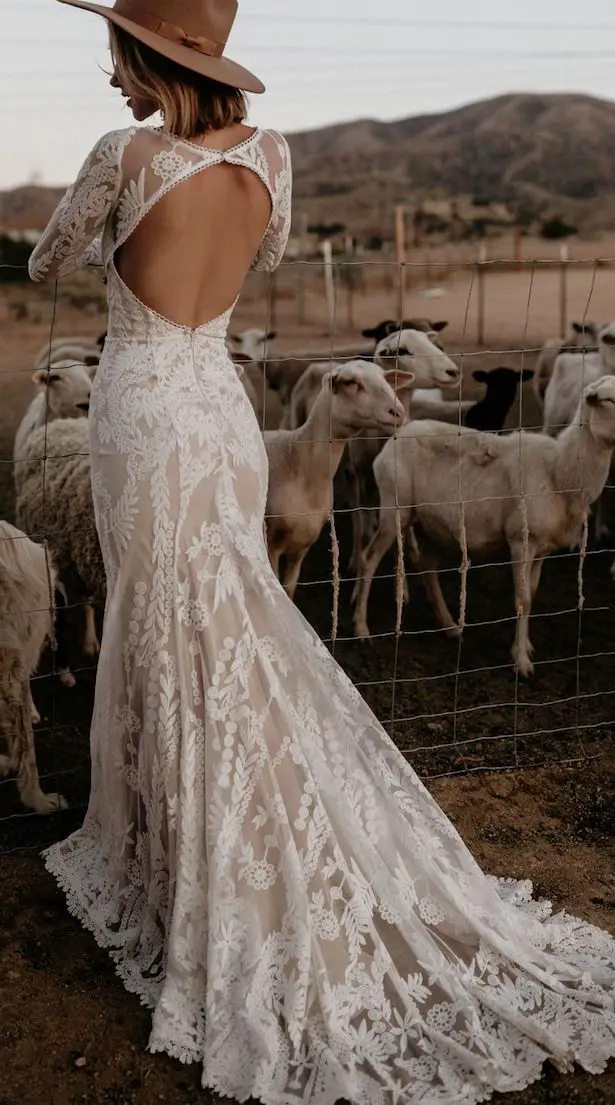 vintage bohemian wedding dress with accessories