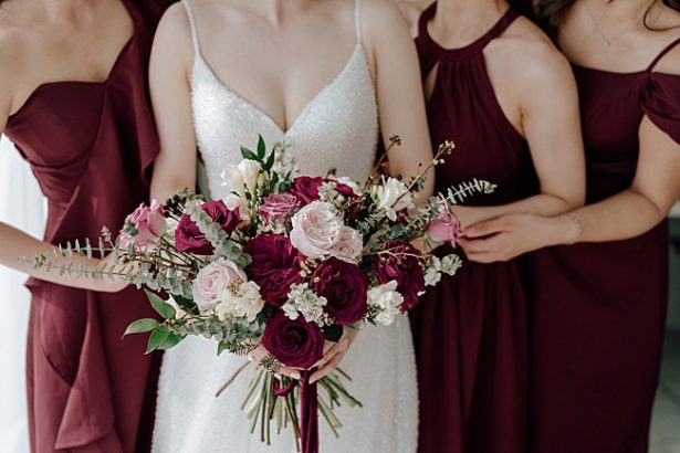 Romantic burgundy wedding details - Madiow Photography