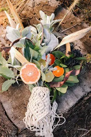 Wedding bouquet with oranges and citrus - Photo: Tiffany Hudson Films