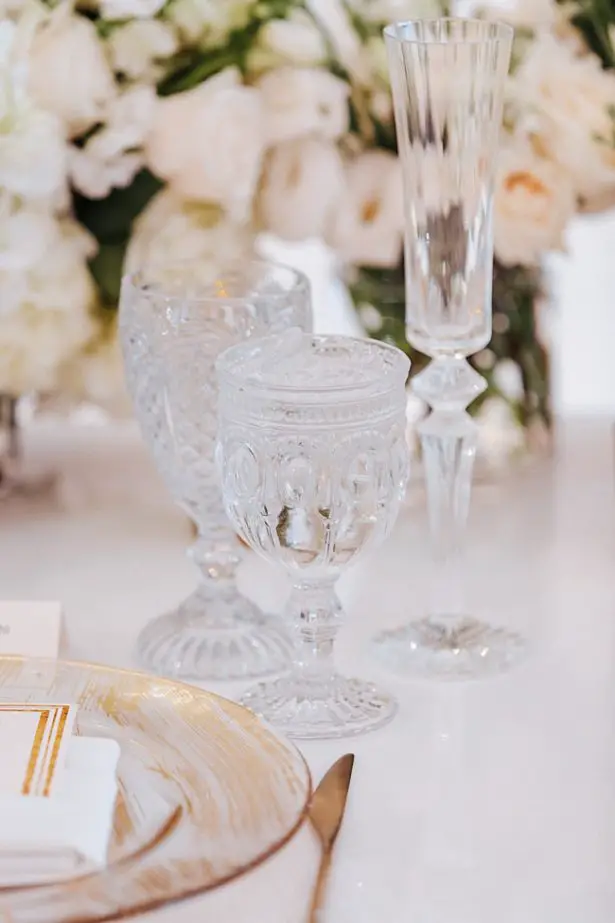Classy glass goblets for wedding reception table - Photo: Dmitry Shumanev Production