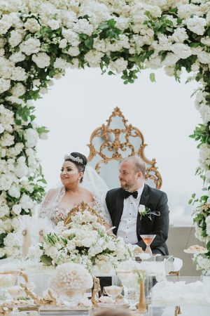 Epic wedding ceremony setup with floral arch - Photo: Dmitry Shumanev Production