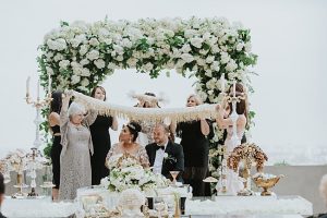 Persian wedding ceremony with floral arch - Photo: Dmitry Shumanev Production