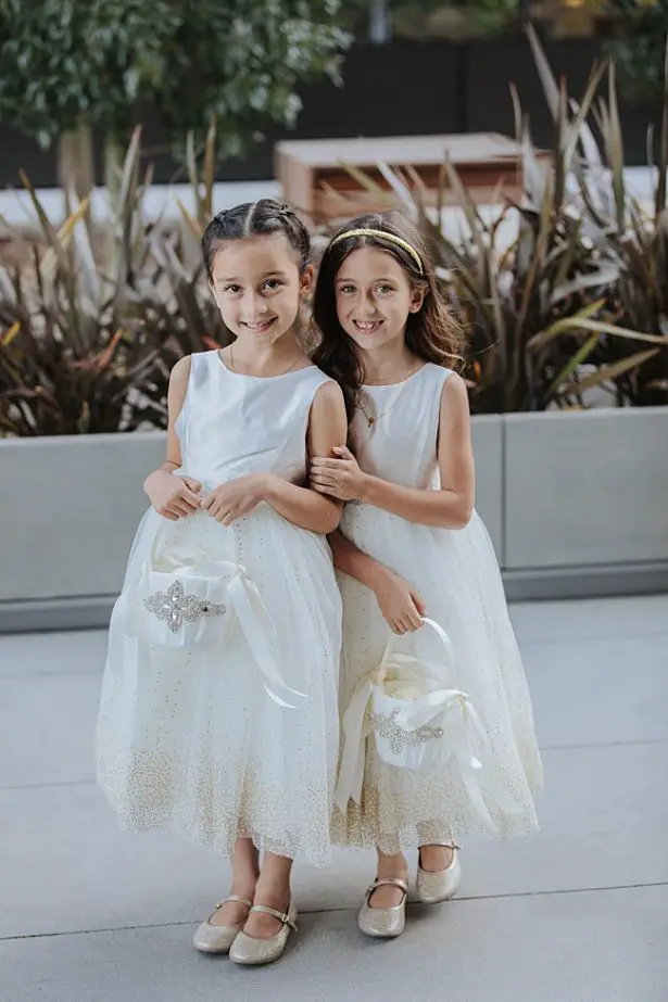 White flower girl dresses - Photo: Dmitry Shumanev Production