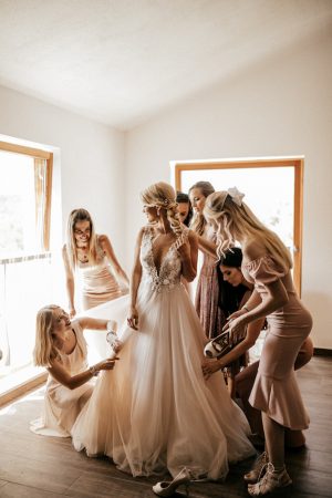 Fun Bridesmaid Photo Idea - Ana Kete Photography