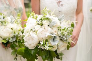 Classic wedding bouquet - Photography: Emilia Jane