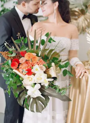Fall wedding bouquet with tropical vibes - Sunshower Photography