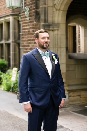 Groom with navy blue suit - Photography: Emilia Jane