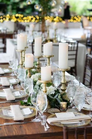 Long wedding table decor with greenery garland - Photography: Emilia Jane