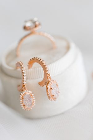 Rose gold wedding earrings - ARTE DE VIE Photography
