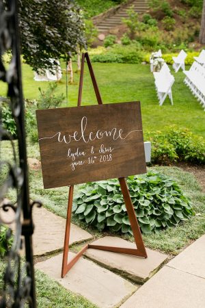Wood wedding sign - Photography: Emilia Jane