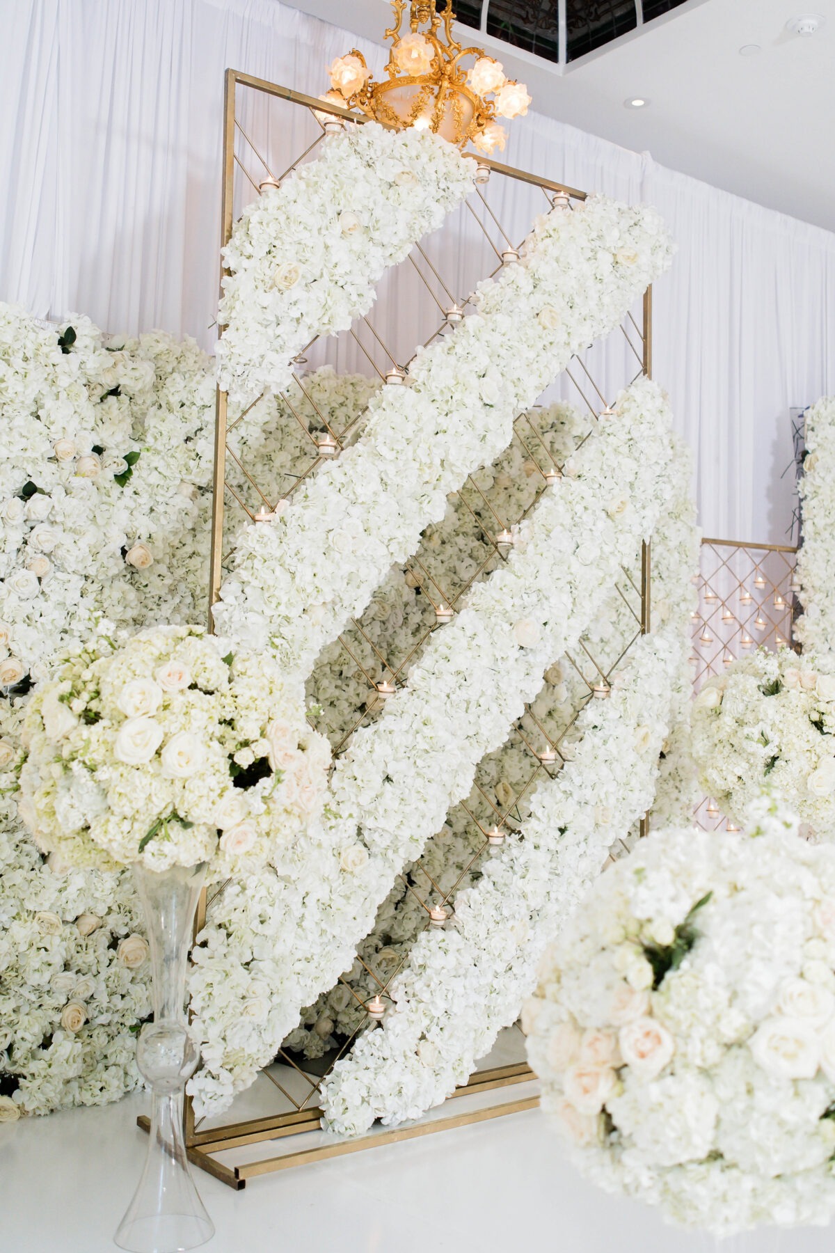 Luxury floral wall for white wedding ceremony - Photography: Pharris Photos