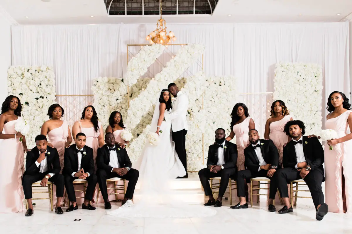 Luxury wedding party photo - Photography: Pharris Photos