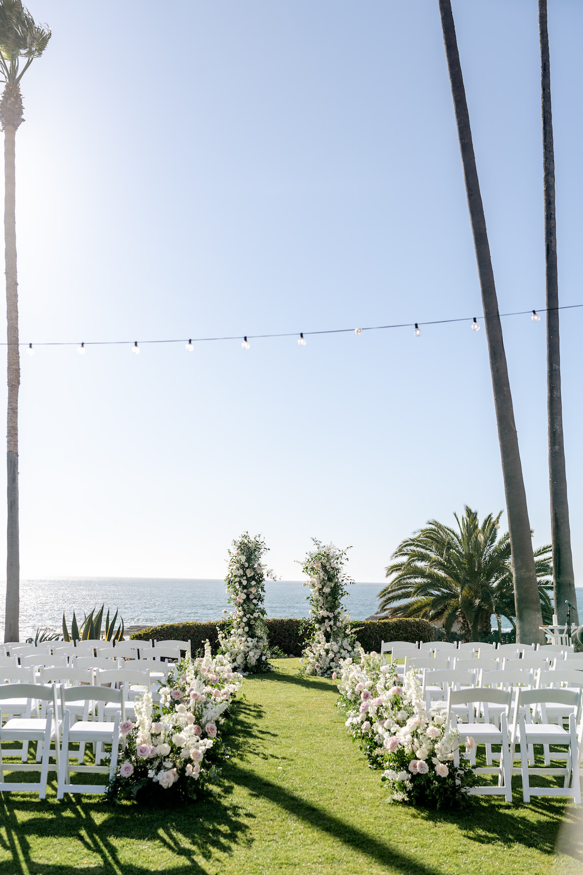 Ocean side wedding ceremony in California - Holly Sigafoos Photo