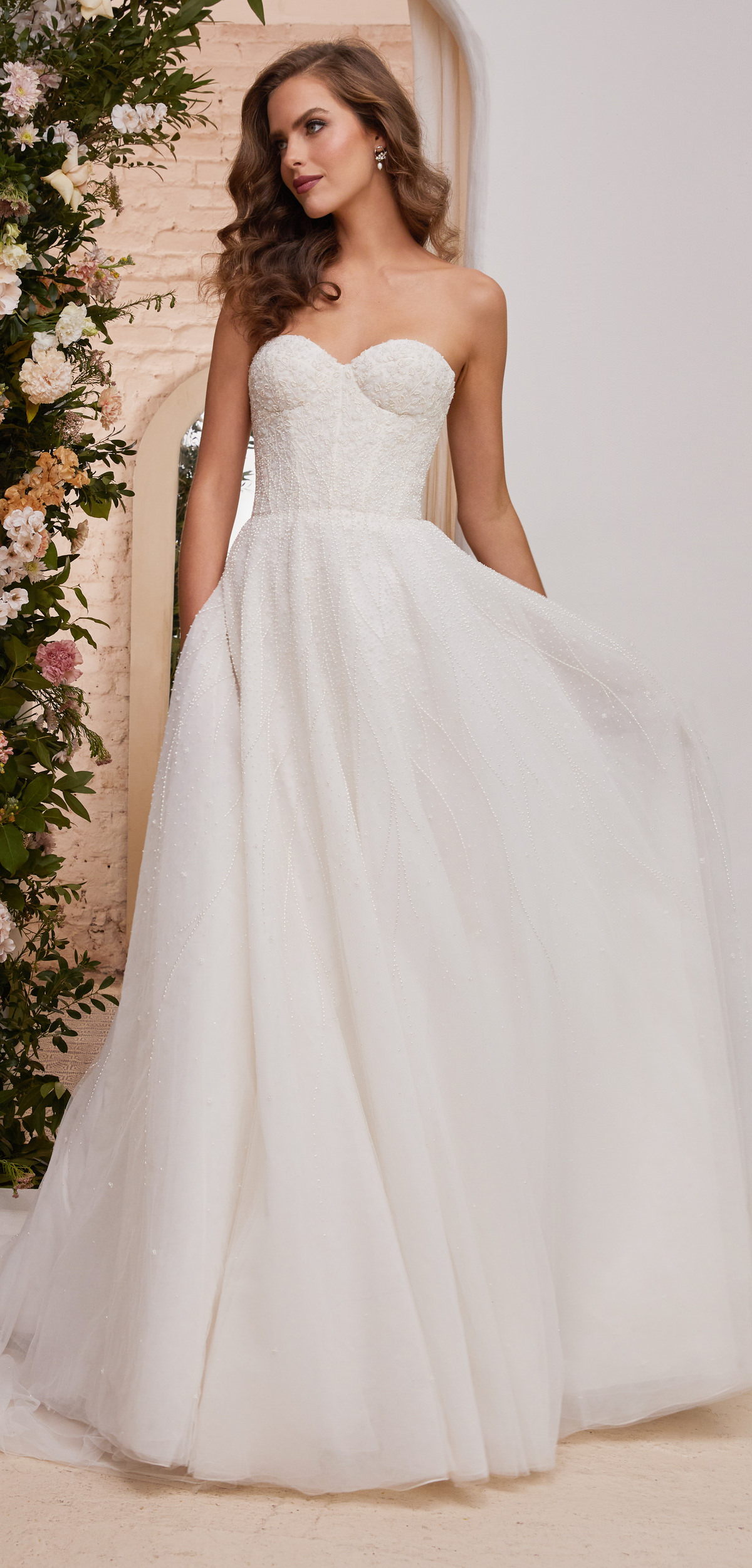 Wedding dress trends 2021 - Corset - Enaura Bridal