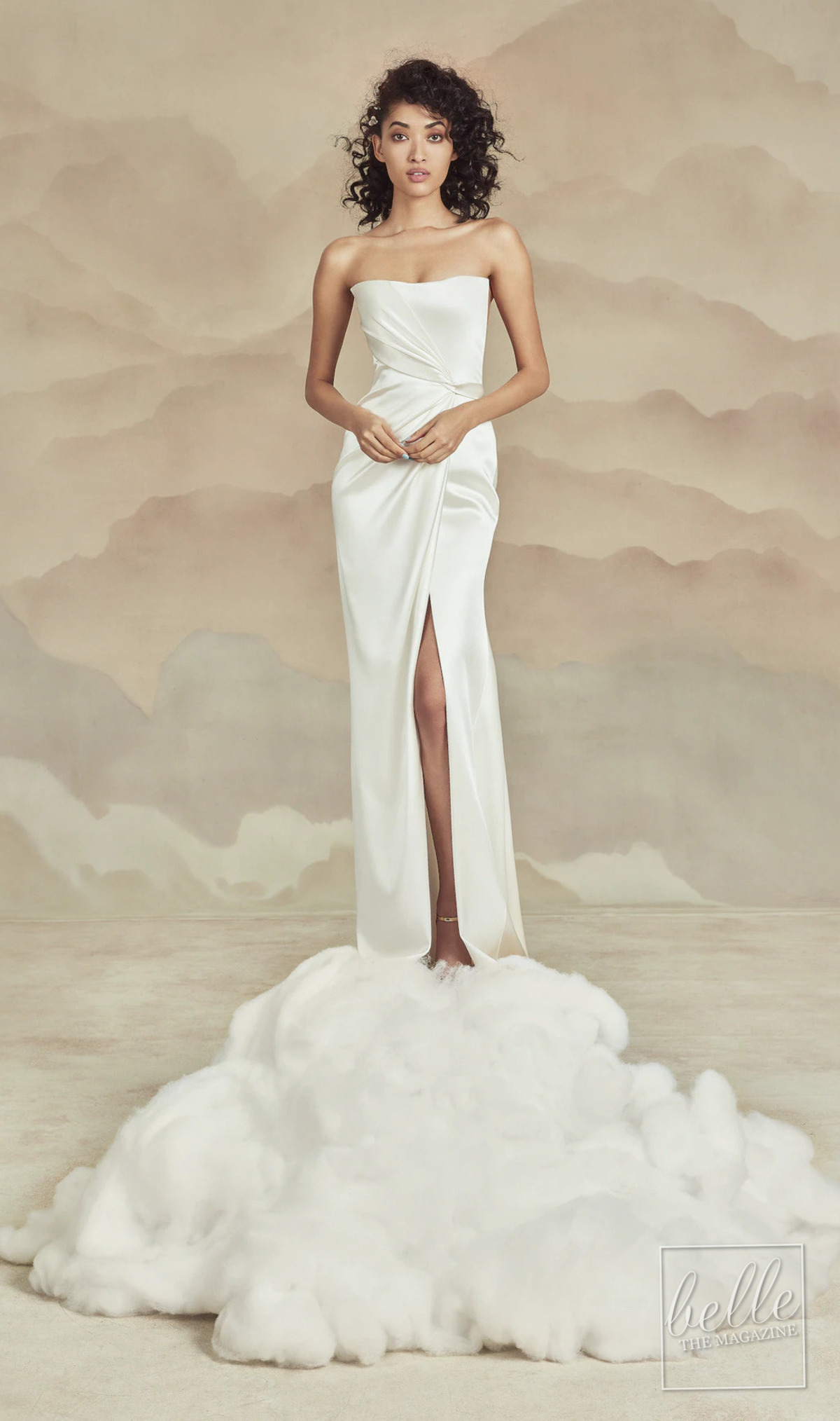 Wedding dress trends 2021 - Minimalist gown - INES DI SANTO ANAISA