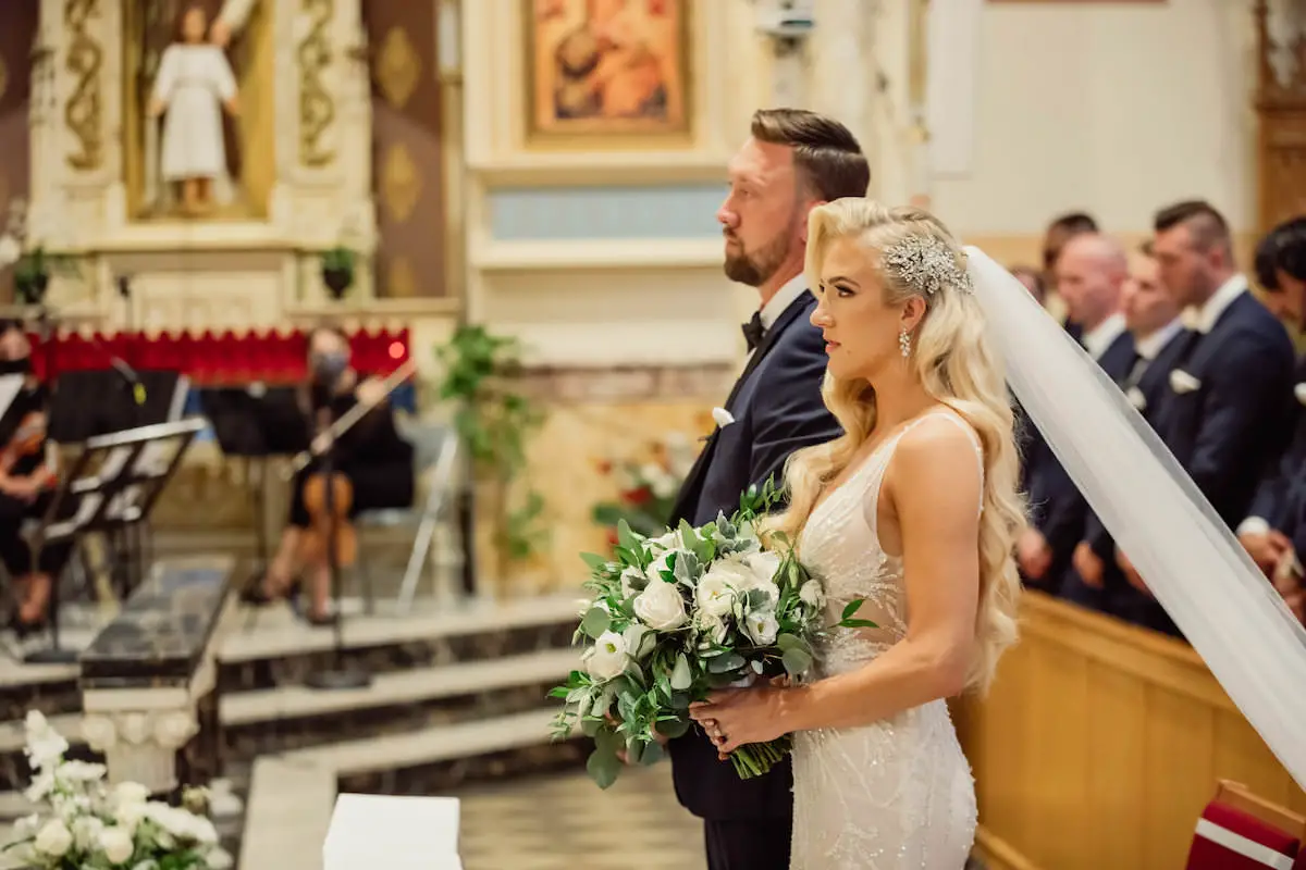 Church wedding ceremony - Photography: Charming Images