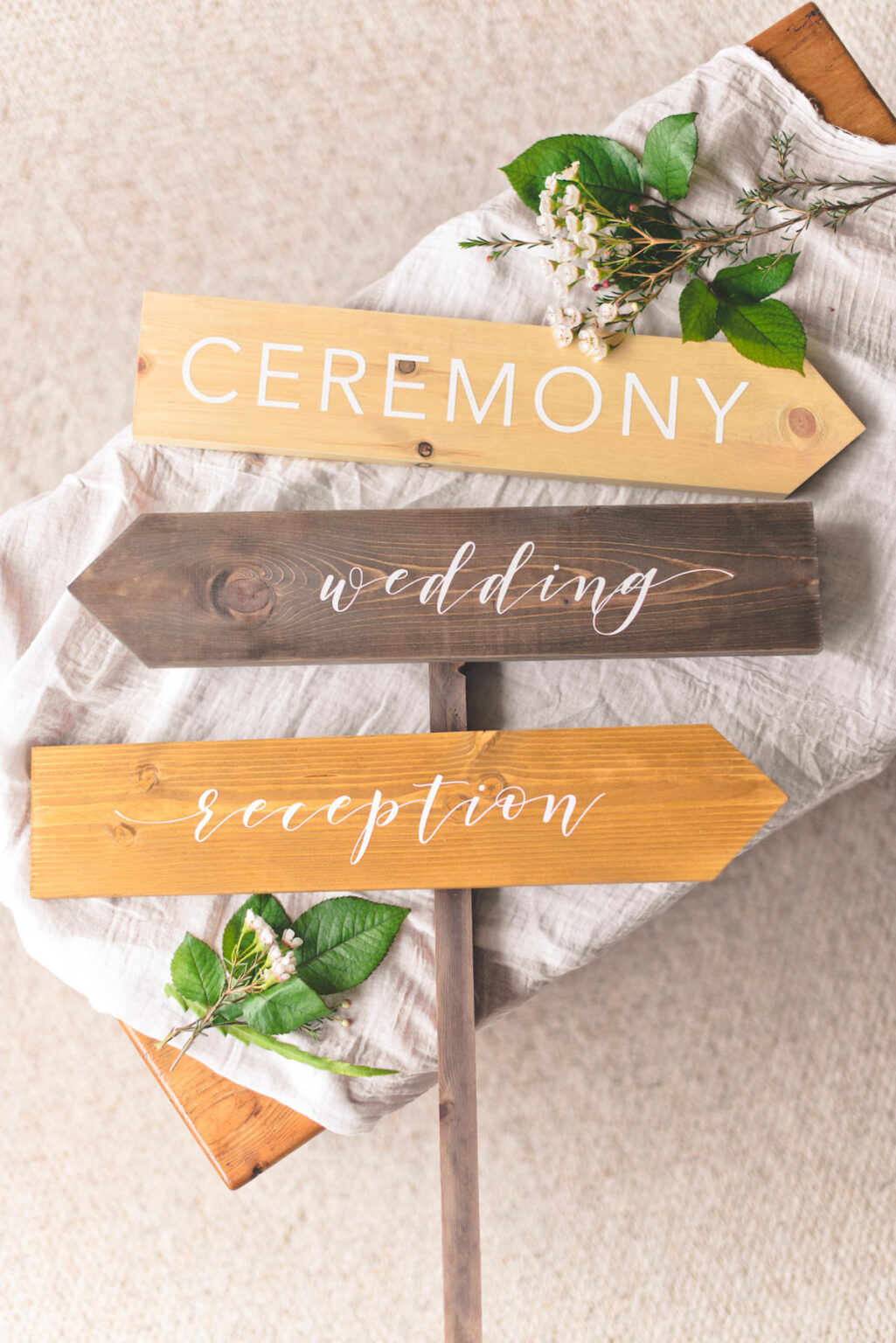 The 5 Essential Wedding Signs You Need For Your Big Day