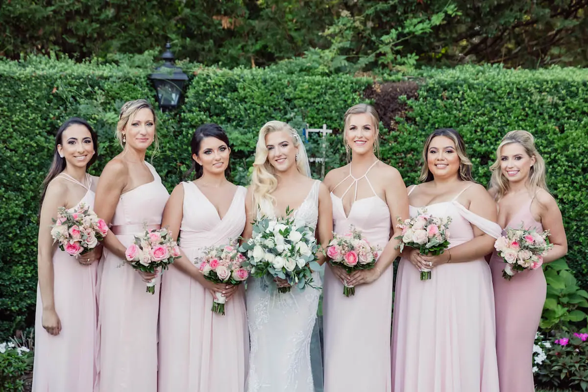 Pink elegant bridal party - Photography: Charming Images