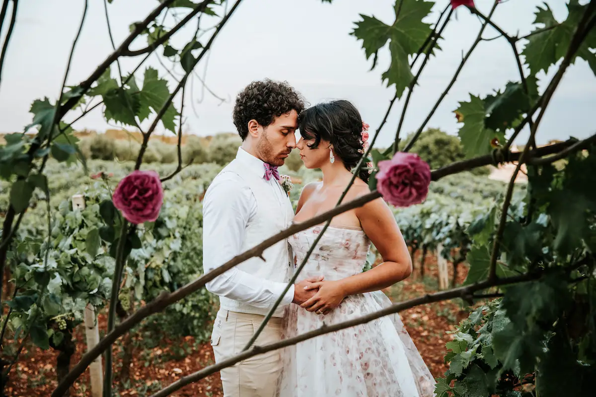 Romantic vineyard wedding photo – Antonio Lucá Photographer