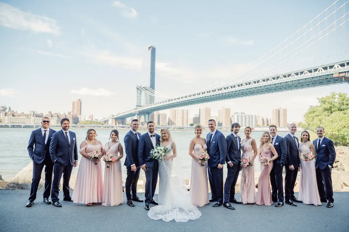 Wedding party photo Brooklyn Bridge - Photography: Charming Images