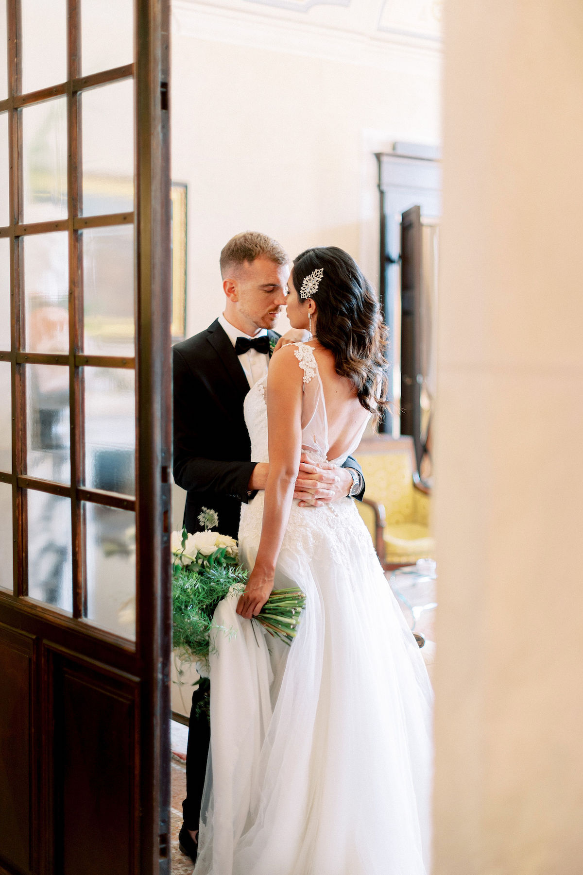 Bride and groom photo in Italy Villa - Linda Nari Photography