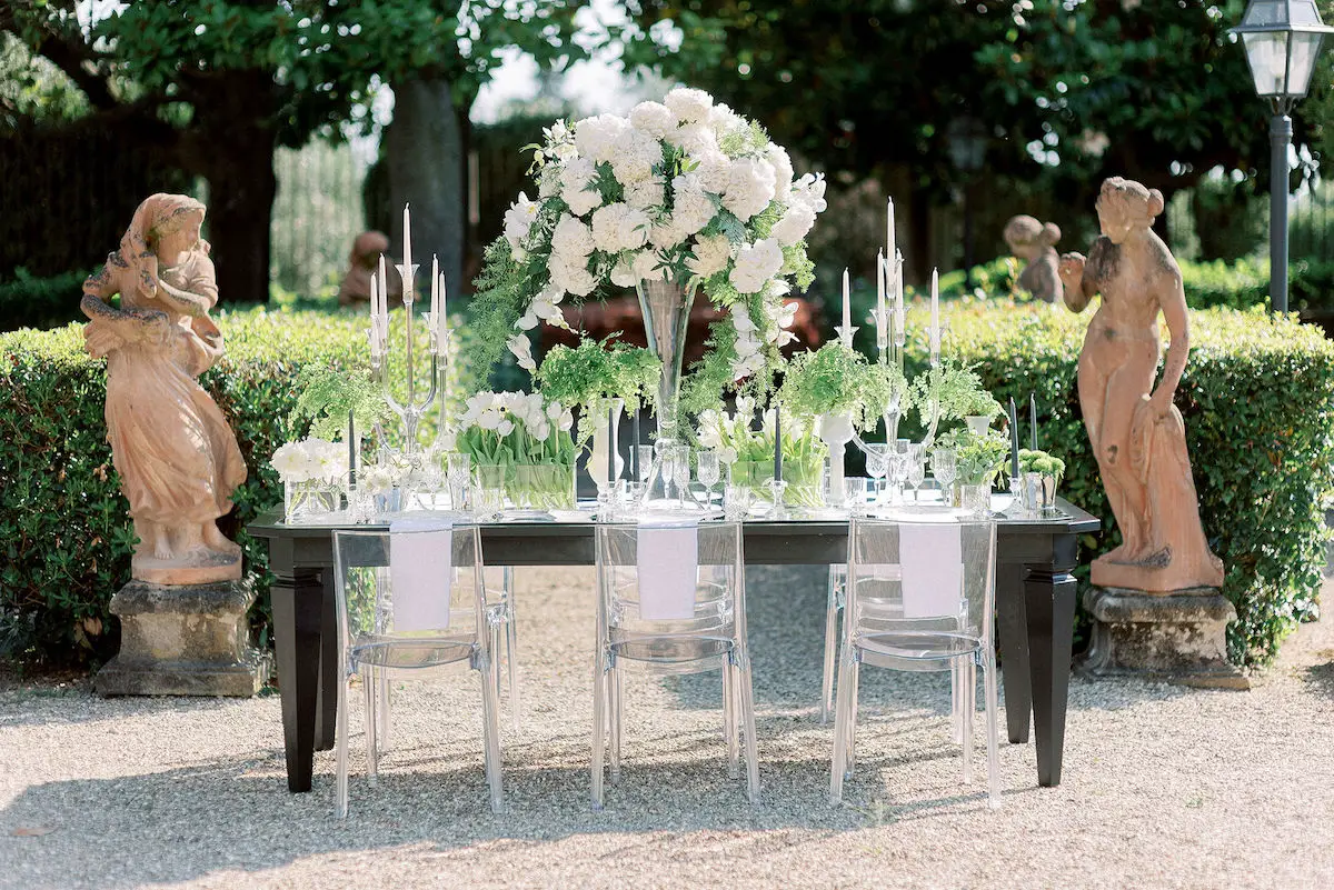 Elegant outdoor wedding table - Linda Nari Photography