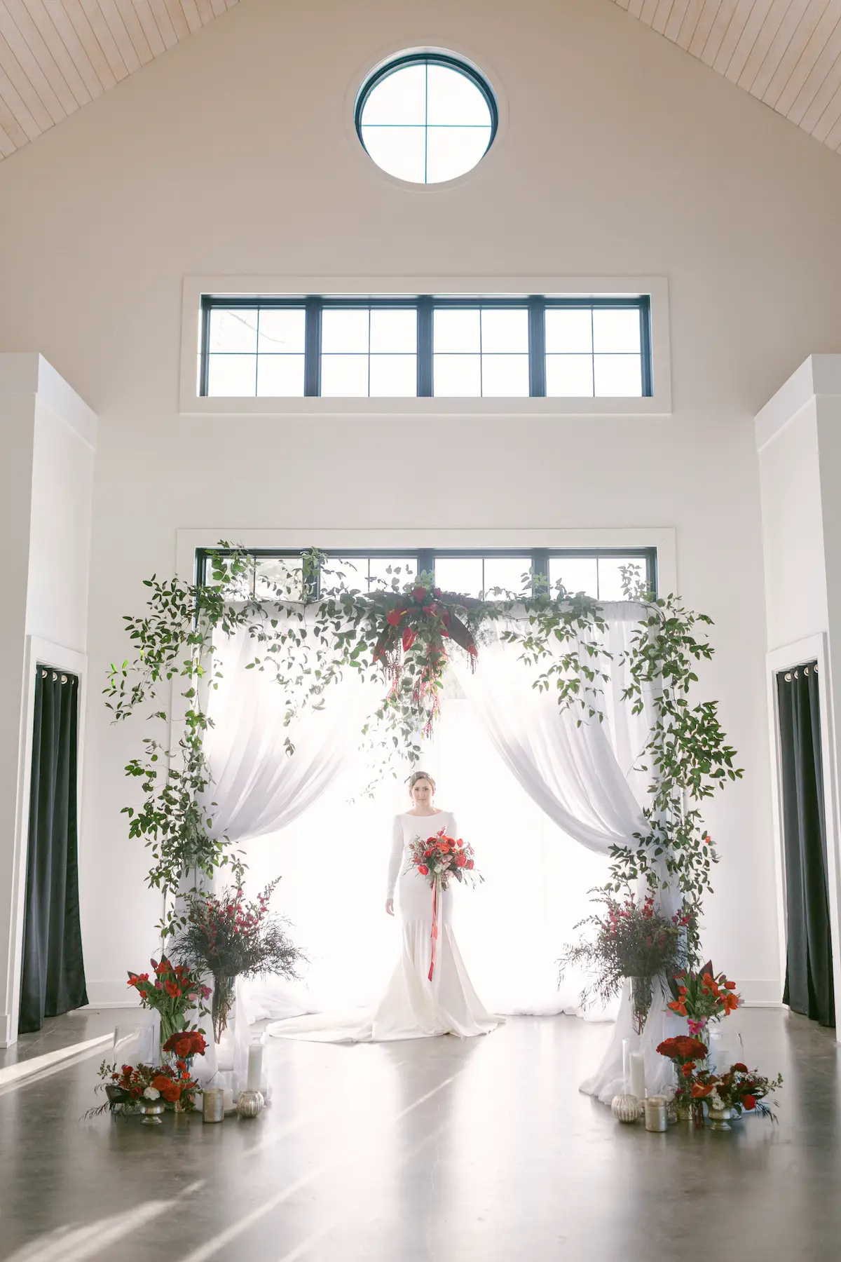 Modern wedding ceremony decor and arch - 5th Fine Art Photography