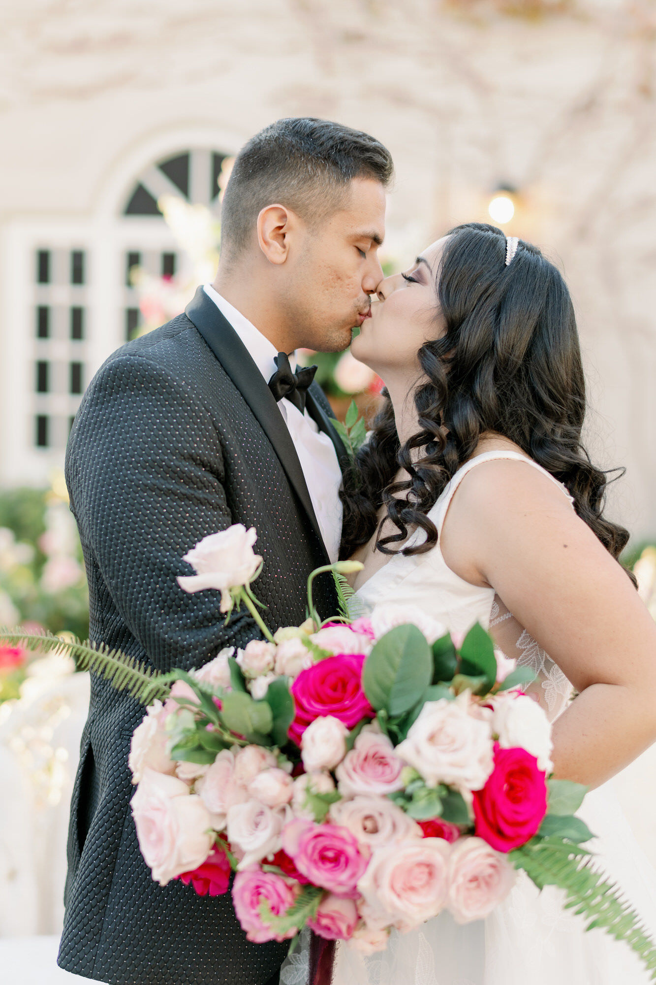 Wedding kiss - Peony Park Photography