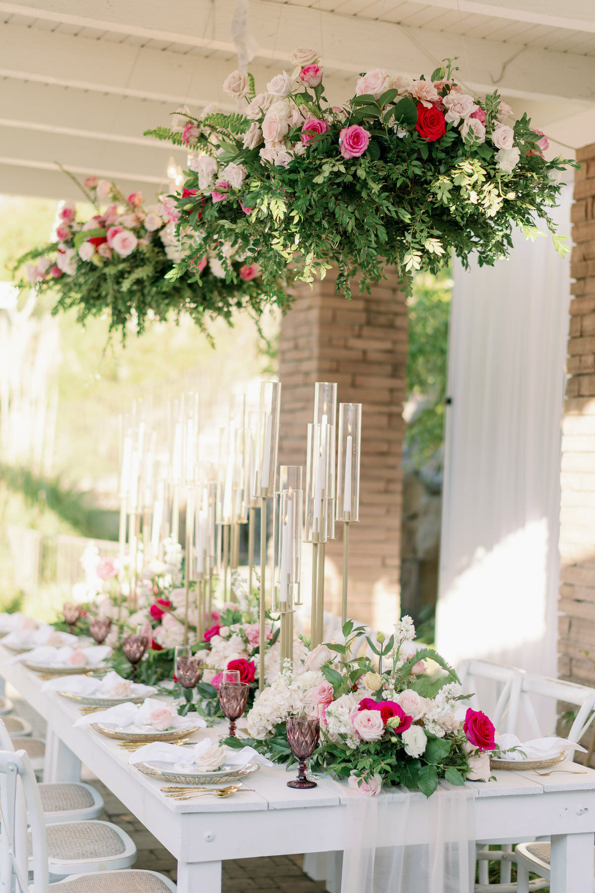 Wedding table greenery and roses installation - Peony Park Photography