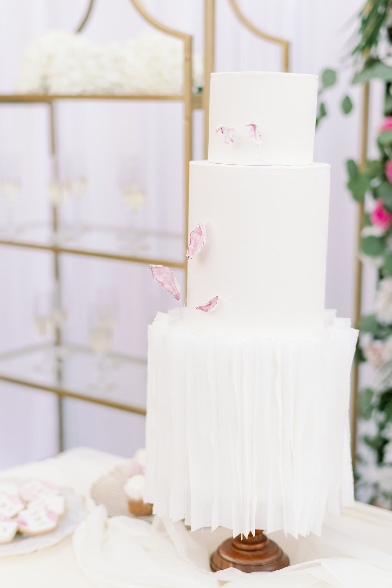White wedding cake - Peony Park Photography