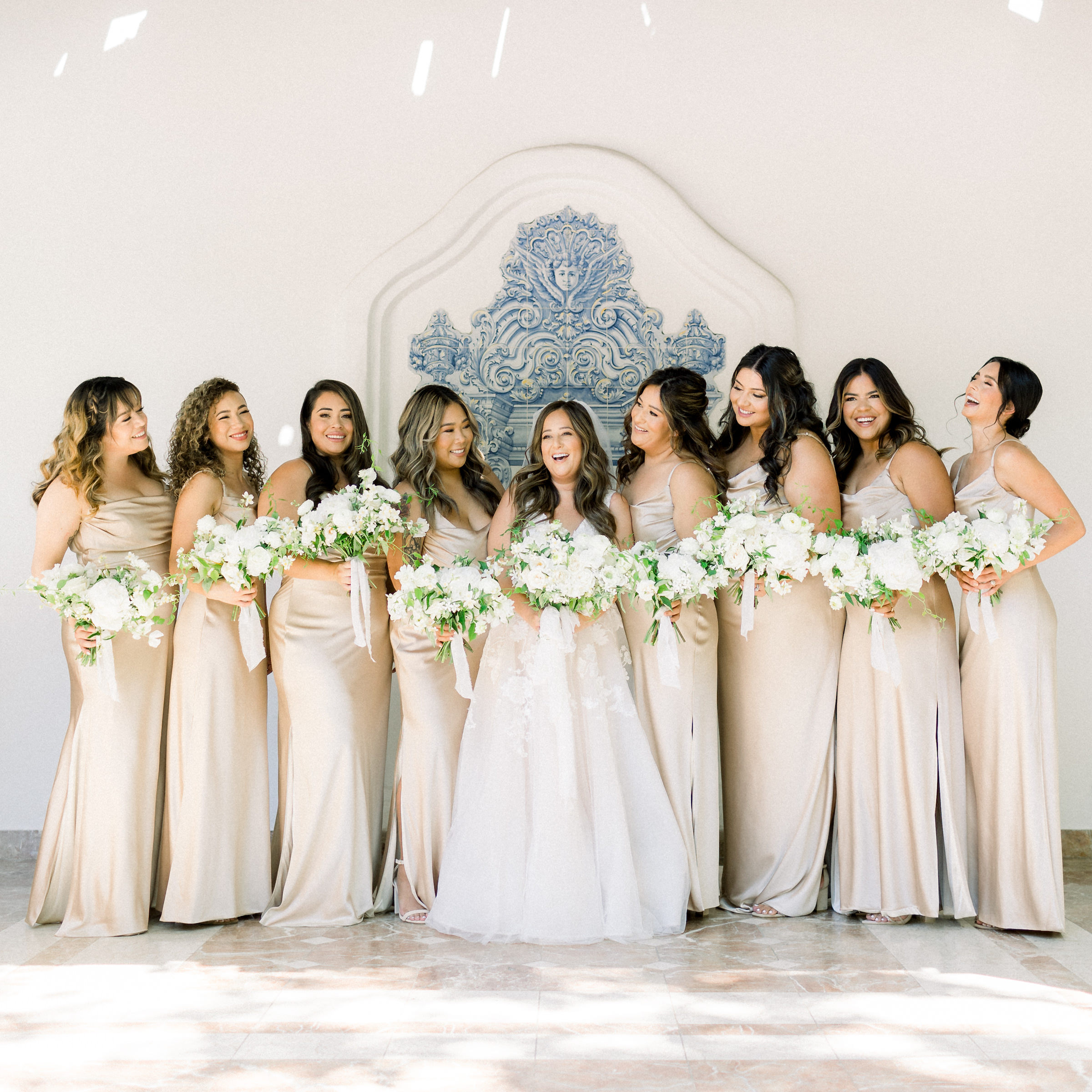 Latina Bridal Party - Hispanic bridesmaids Hello Blue Photo - De La Plannning
