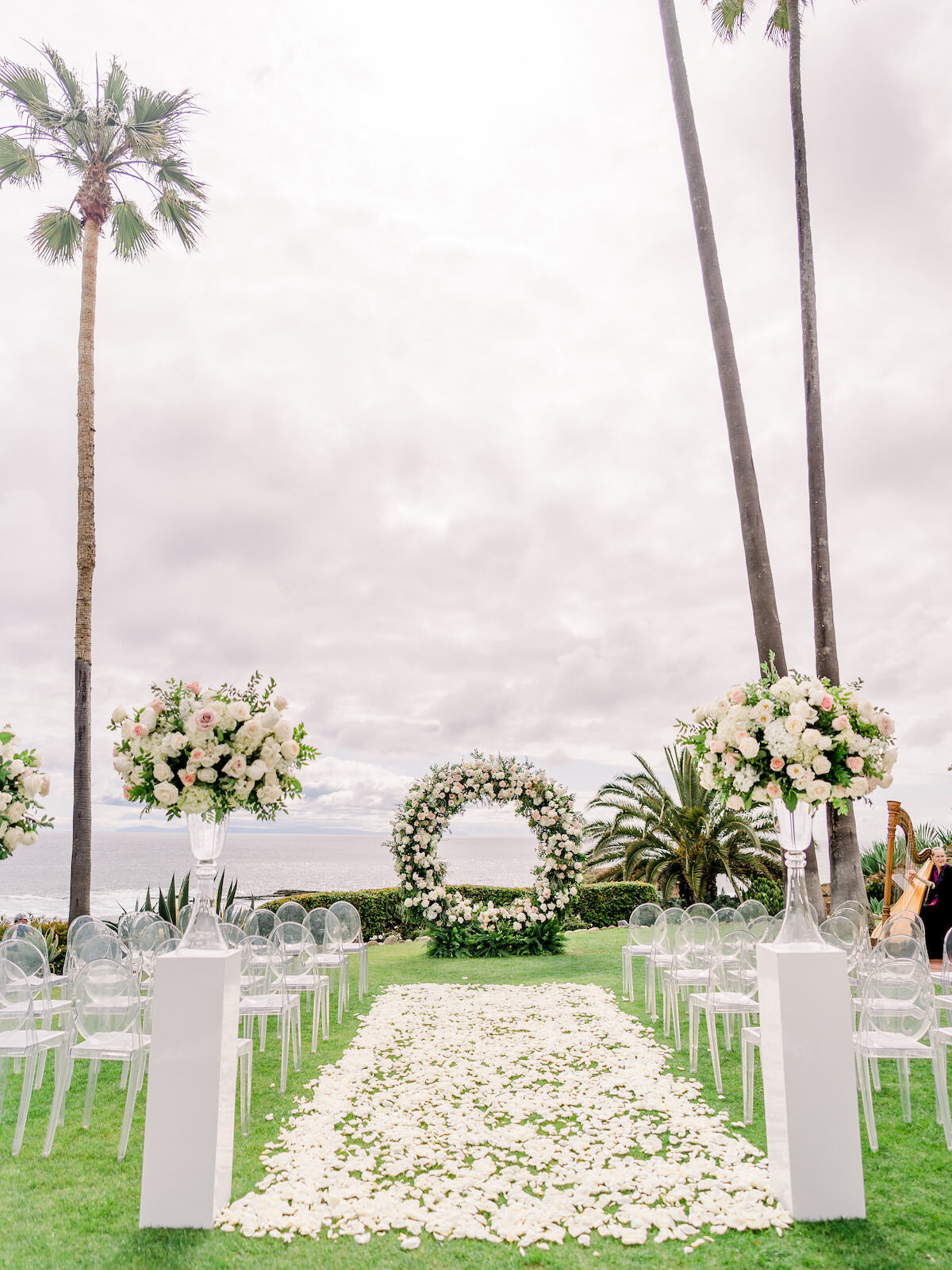 Outdoor wedding ceremony decor - De LA Planning