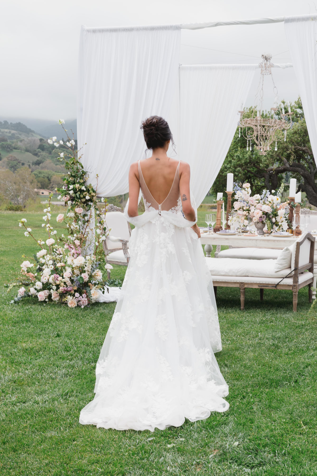 Romantic latina bride wedding decor - Jennifer Cortiella Photography