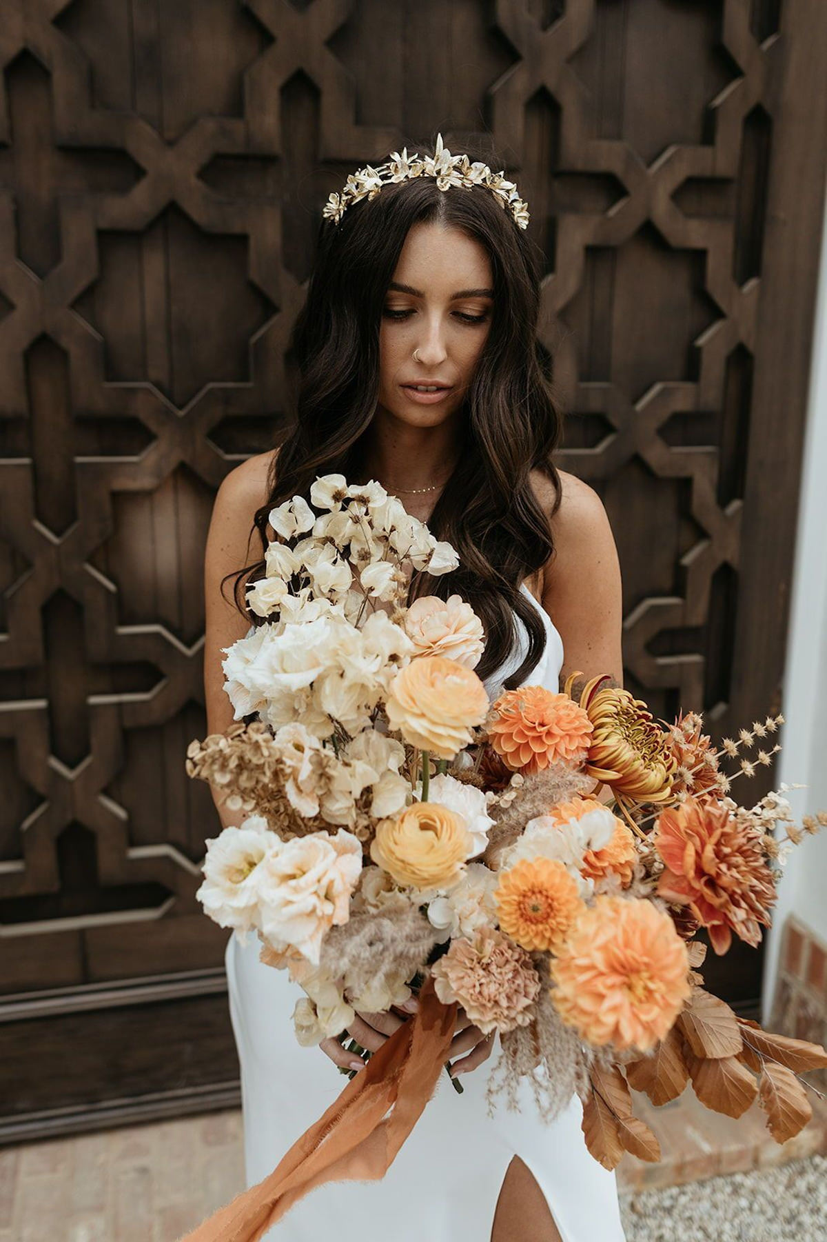 Bronze Copper Bridal Bouquet for autumn wedding - Photography: Laurken Kendall