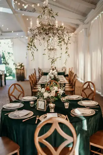 Fall Wedding Colors To In Love, Emerald Green Wedding Table Settings
