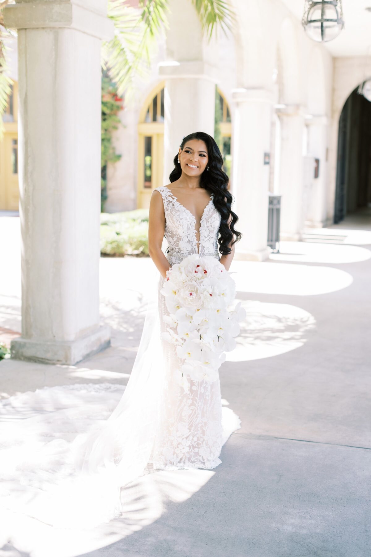Glamorous hispanic bride - Photography: Brooke Images