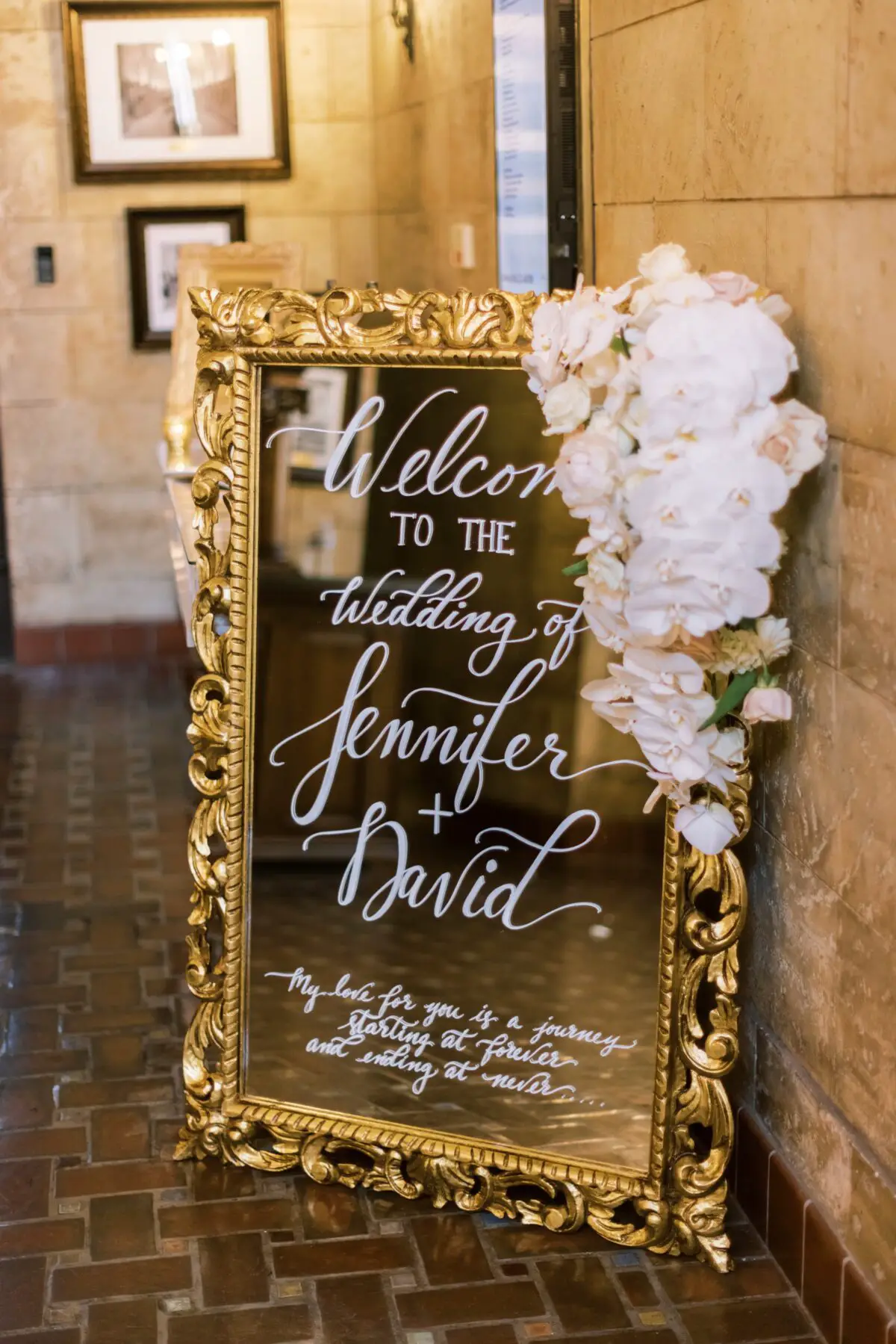 Gold wedding welcome sign - Photography: Brooke Images