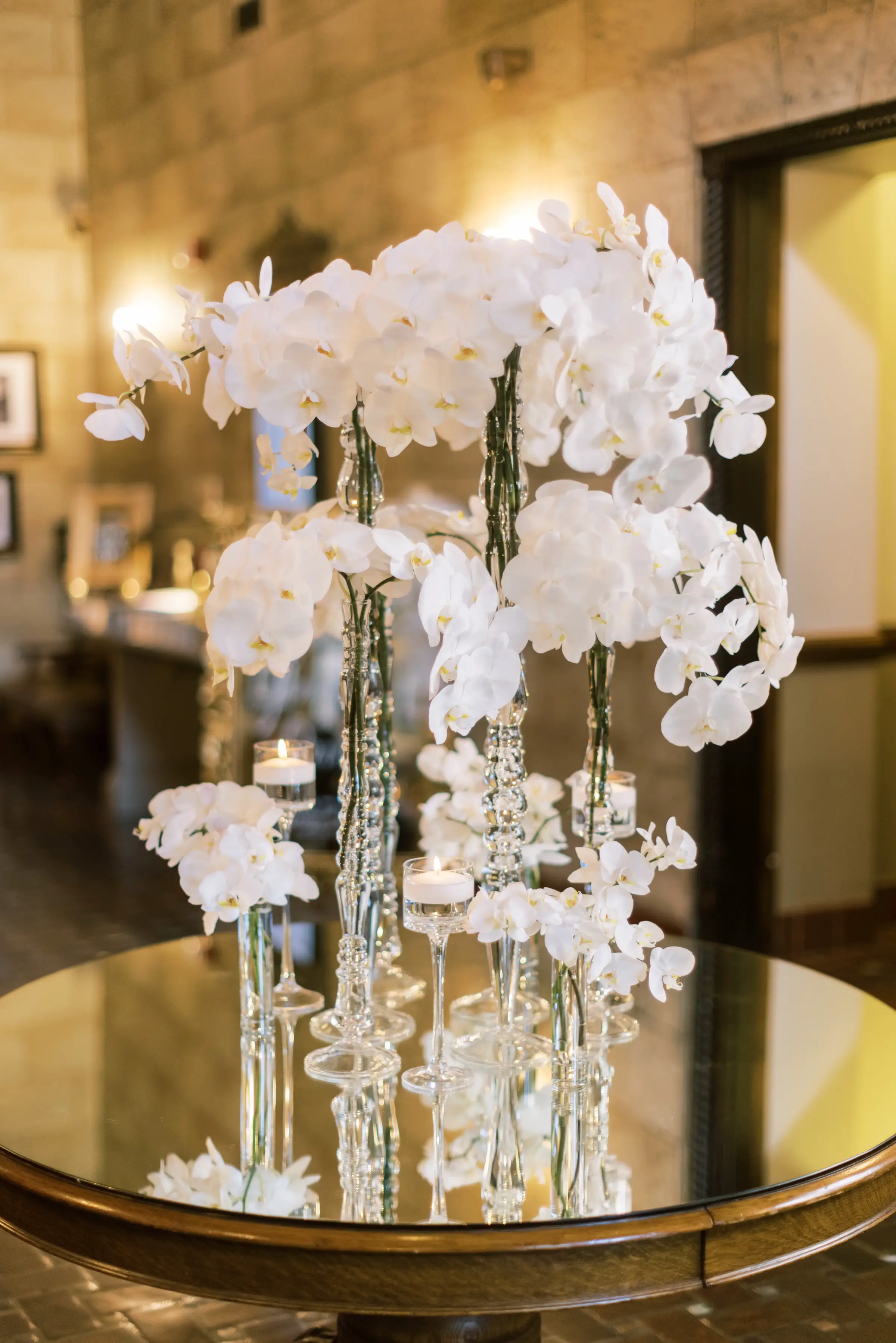 Wedding floral arrangement - Photography: Brooke Images