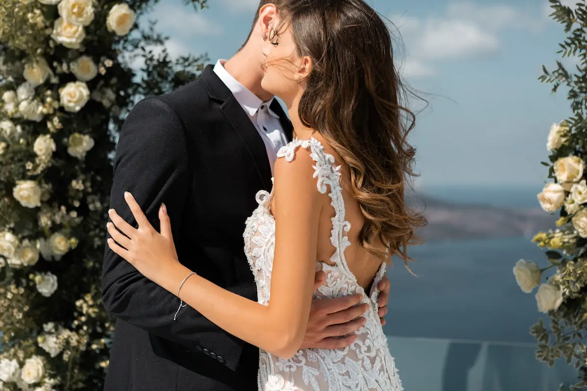 Romantic Santorini Wedding Photo - Eva Rendl Photography