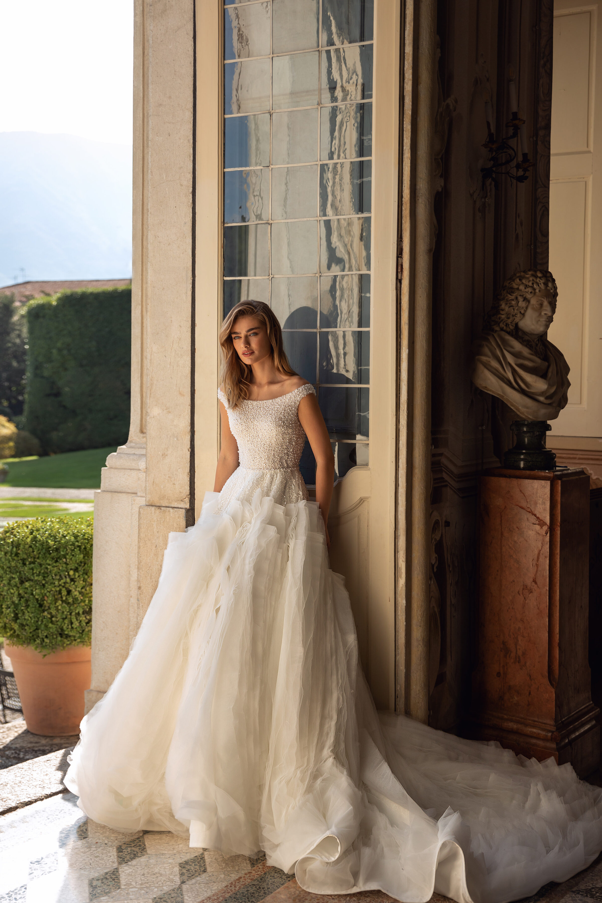 Elegant princess Ball gown wedding dress with ruffles - Pollardi 2023 -Orebella