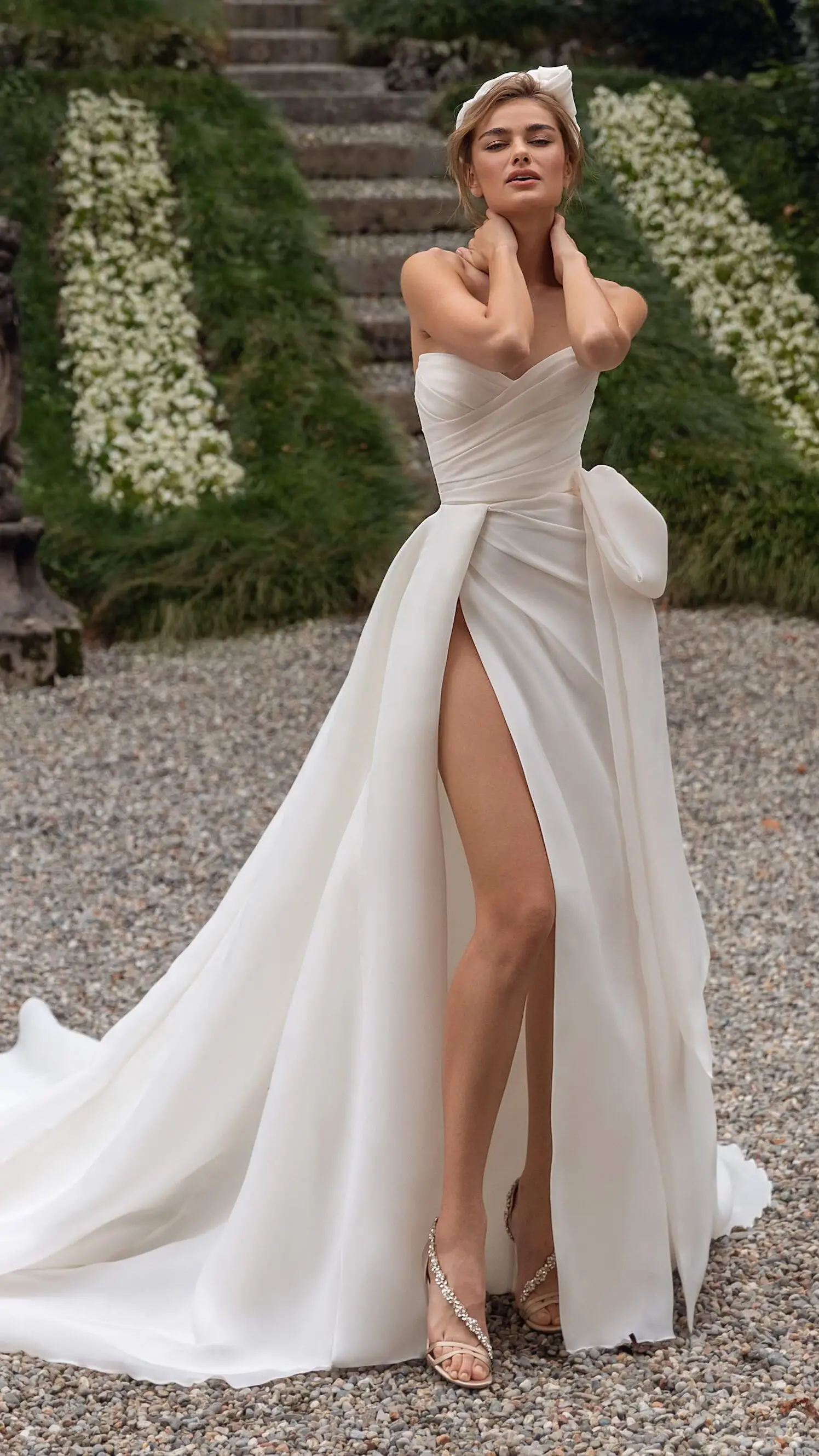 Strapless modern wedding dress with high slit - Pollardi 2023 - Elettra